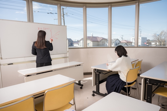 塾で教える講師